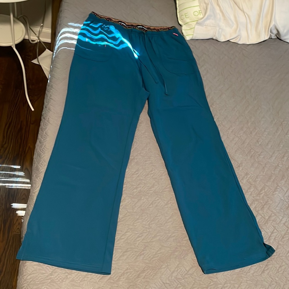 Caribbean blue heart soul scrubs sz large